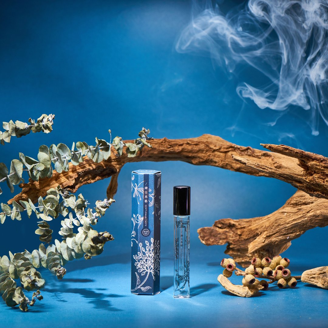 奇境香水【绅士本格】沉稳木质 10ml - 香水/香膏 - 植物．花 蓝色