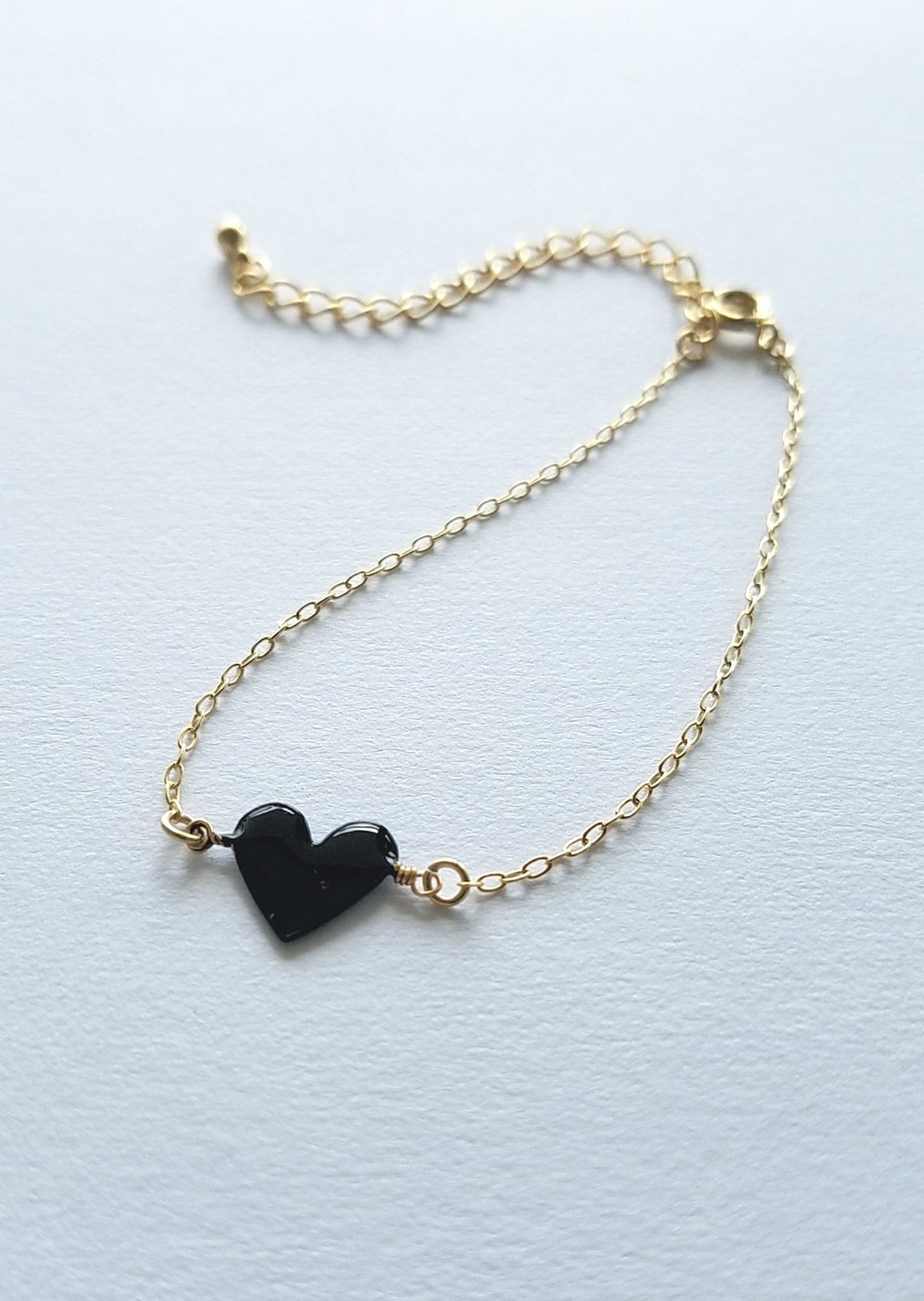 mini heart bracelet black - 手链/手环 - 树脂 黑色