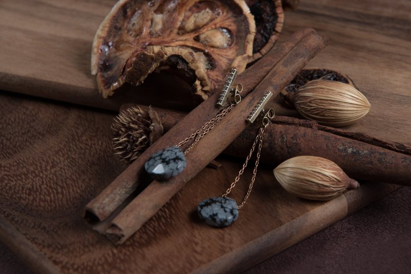 冬天夜晚的雪花纷飞 耳环 - 耳环/耳夹 - 其他金属 黑色