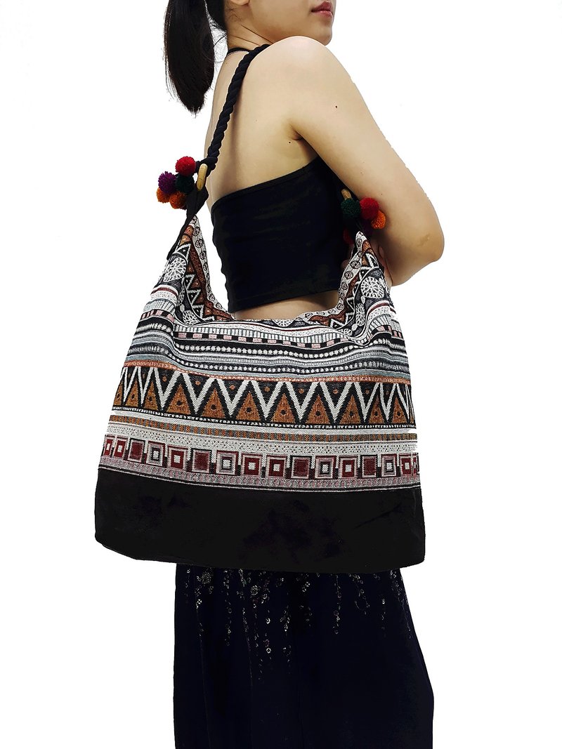 Woven Cotton Bag Tote bag Women bag Shoulder bag Shopping bag Pom Pom Strap - 其他 - 其他材质 咖啡色