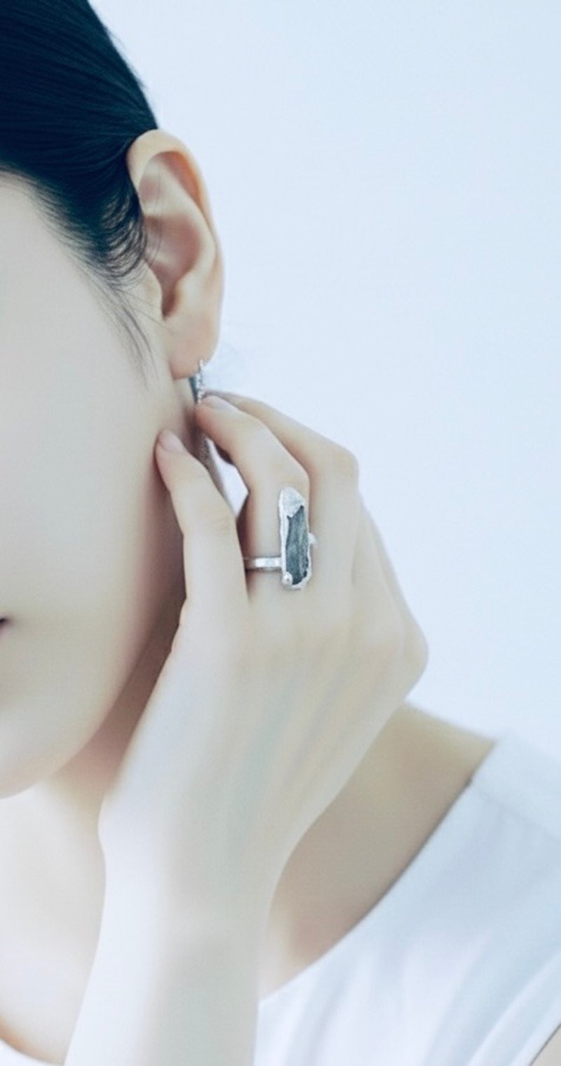 戒指“Black Labradorite”ripple stone long - 戒指 - 其他金属 