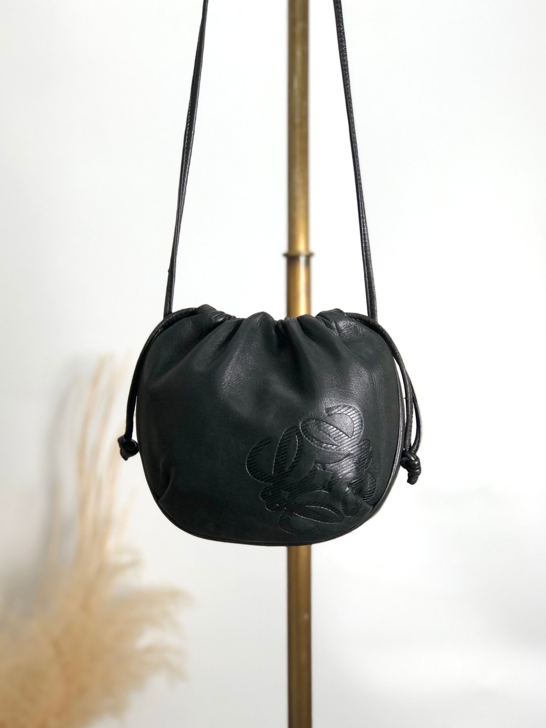 【日本直送，二手包装】LOEWE 单肩包黑anagram 纳帕皮革 抽绳 Vintage 复古 老 s6ygj7 - 侧背包/斜挎包 - 真皮 黑色