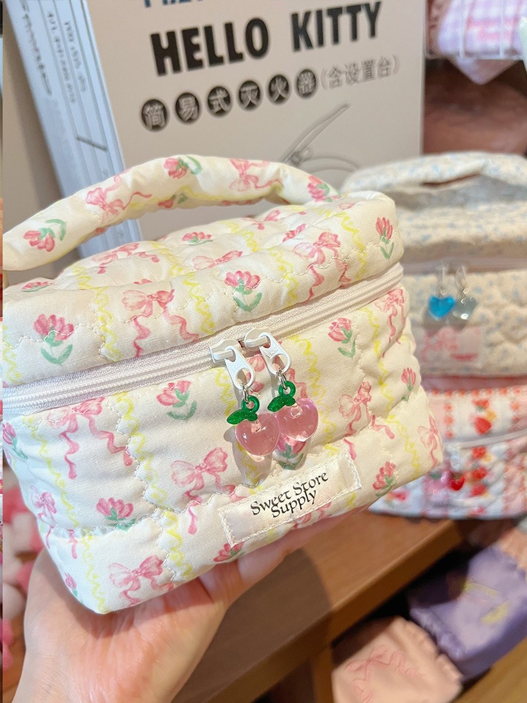 Sweetstore Supply 原创可爱甜美蝴蝶结手提小盒子化妆品收纳包 - 化妆包/杂物包 - 棉 粉红色