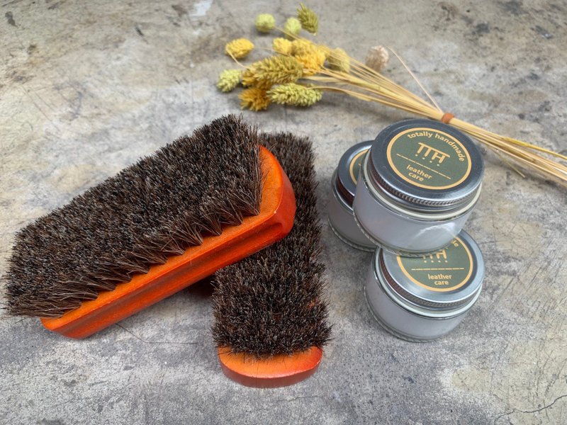 皮革保养组 含专用乳液及马毛刷 - 其他 - 浓缩/萃取物 白色