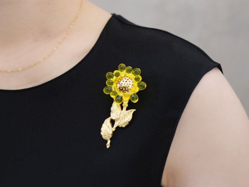 【胸针】一轮向日葵・夏日花卉 复古黄铜 - 胸针 - 其他金属 黄色