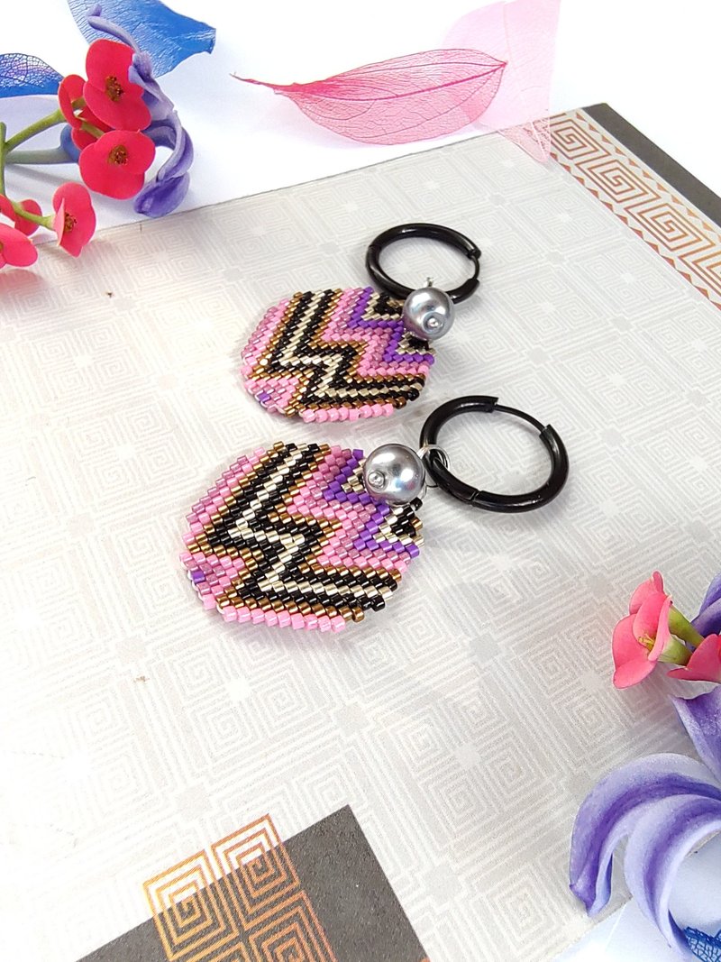 Pink hoop beaded earrings Round earring Geometric Fringe earrings Pink silver bl - 耳环/耳夹 - 其他材质 粉红色