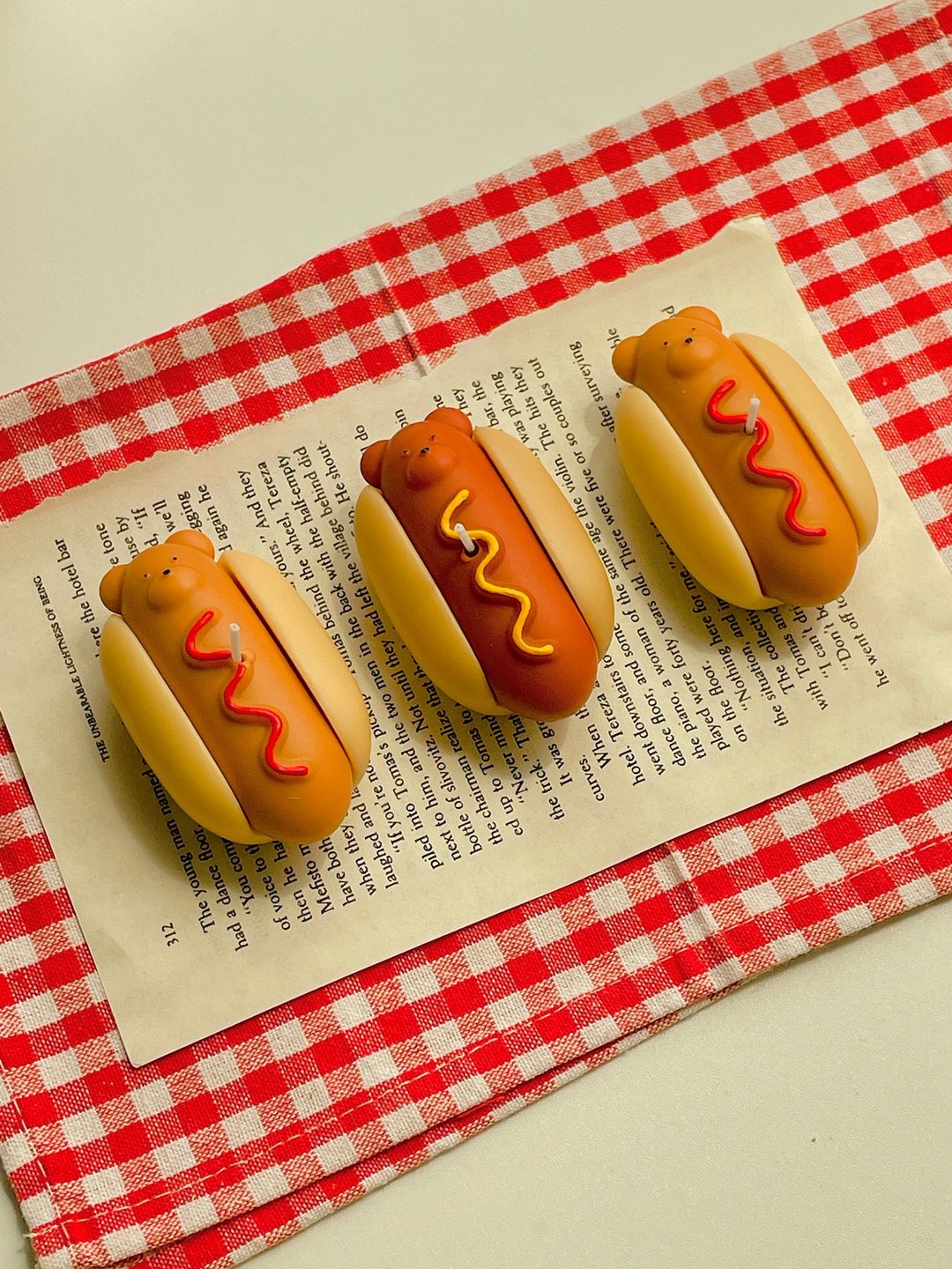 热狗熊香氛蜡烛hotdog candle - 蜡烛/烛台 - 蜡 咖啡色