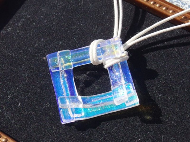 [Premium] Light layered glass (Aurora ga sane [cold color]) necklace [Made to order] - 项链 - 玻璃 透明