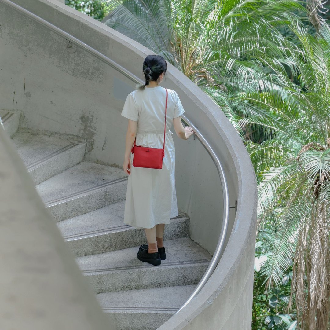 【情人节礼物】NORMCORE 极简主义・红・双拉链真皮百搭斜背包 - 侧背包/斜挎包 - 真皮 红色