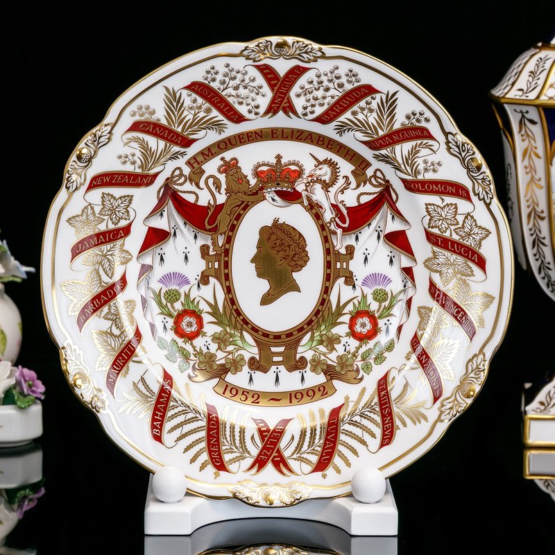 限量英国制Royal Crown Derby 女王1992年奢华生日纪念骨瓷装饰盘 - 摆饰 - 瓷 