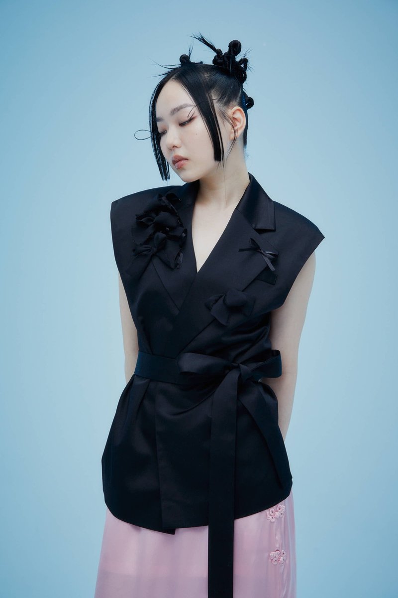 烦恼心蝴蝶结黑色西装背心 - 女装西装外套/风衣 - 聚酯纤维 黑色