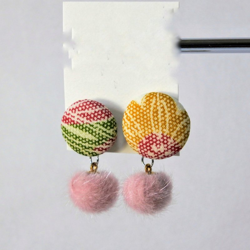 Kimono remake 2Way earrings with walnut buttons - 耳环/耳夹 - 其他材质 粉红色