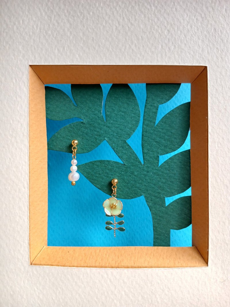 可爱小花耳环(粉青绿色)单边真珠款式 - 耳环/耳夹 - 铜/黄铜 