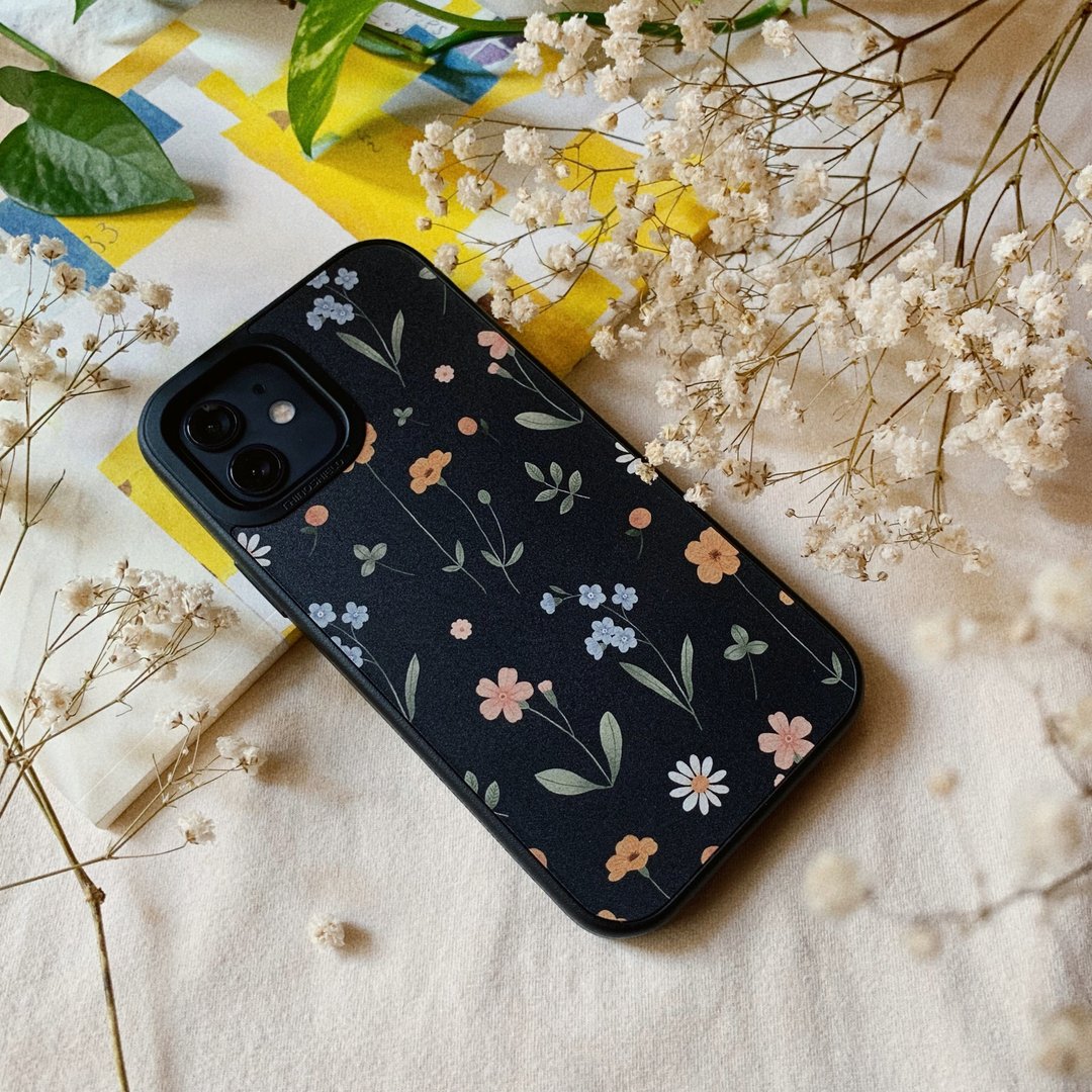 花卉日常(黑) / iPhone防摔手机壳 / 犀牛盾Solidsuit - 手机壳/手机套 - 塑料 