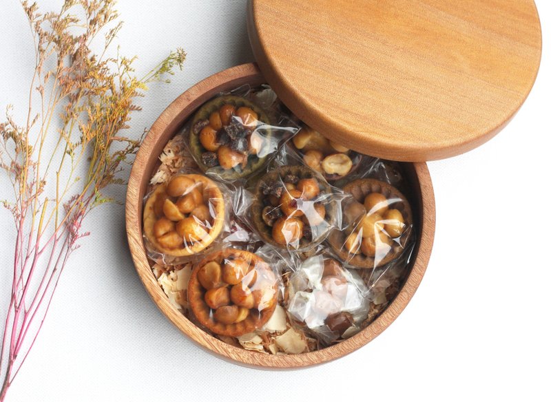 【春节联名礼盒】森林寻宝盒 │实木点心盒+豆塔+糖果套装组 - 蛋糕/甜点 - 木头 咖啡色