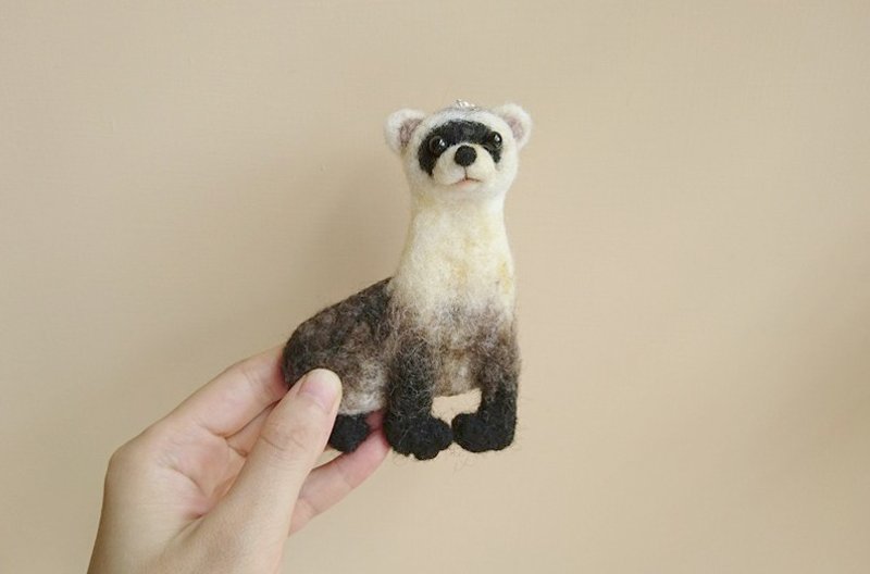 黑足雪貂吊饰 - 吊饰 - 羊毛 