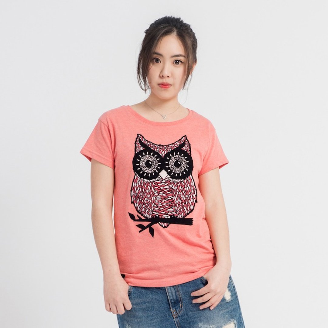 【森林系系列】猫头鹰经典T女款-珊瑚红 - 女装 T 恤 - 棉．麻 红色
