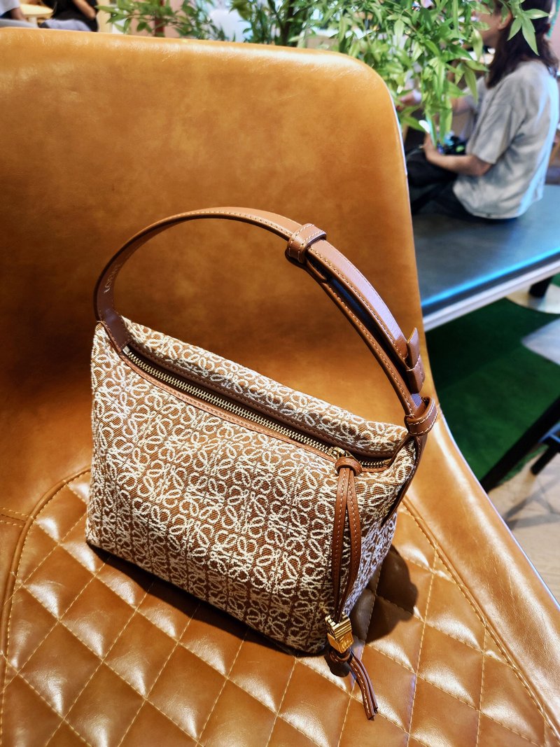 客预订 LOEWE 布棕花化妆包饭盒包手提包单肩包腋下包手拿包单肩 - 手提包/手提袋 - 防水材质 卡其色