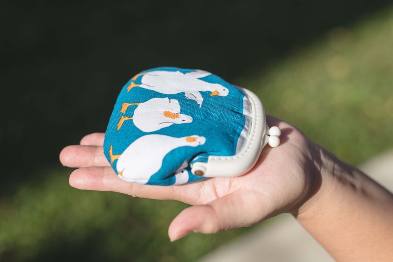 【我的老天鹅】压克力口金小钱包-零钱包 #可爱 #搞笑 - 零钱包 - 棉．麻 蓝色