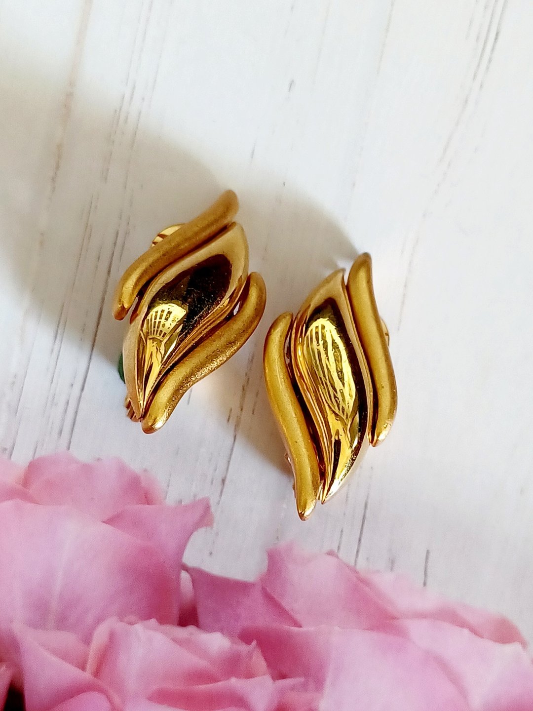 vintage jewelry  MONET古典金色火纹 夹式耳环 - 耳环/耳夹 - 其他金属 
