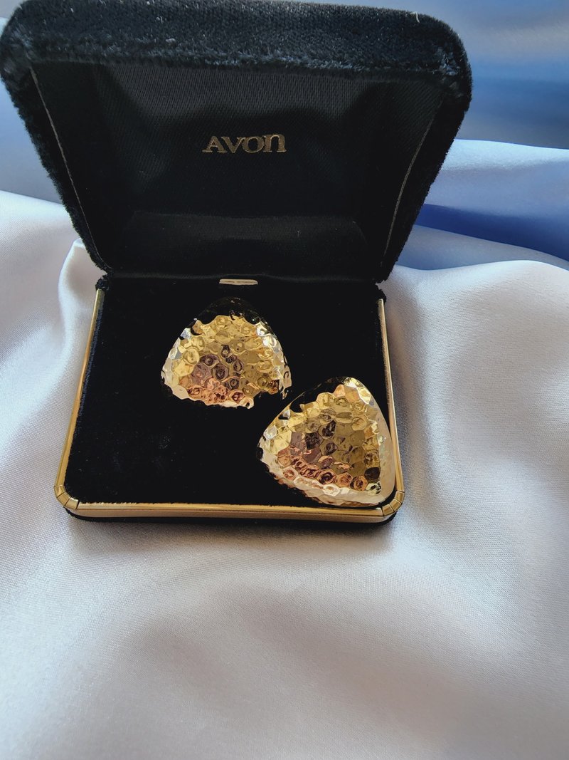 美国西洋古董饰品 / AVON圆弧三角蜂巢纹针式耳环/复古珠宝首饰 - 耳环/耳夹 - 其他金属 