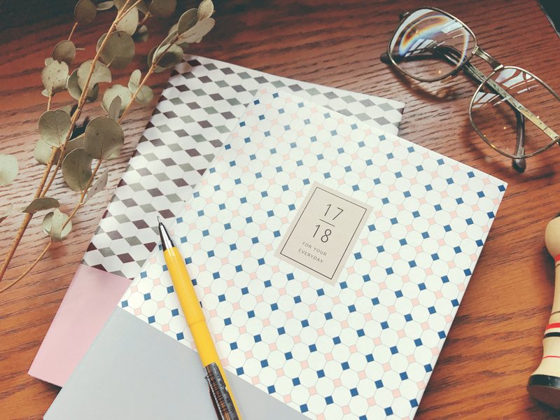 迪梦奇 1718学年志 [方格花砖] - 笔记本/手帐 - 纸 多色