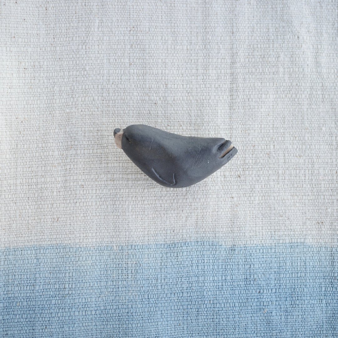 Seal brooch / handmade ceramic - 胸针 - 陶 黑色