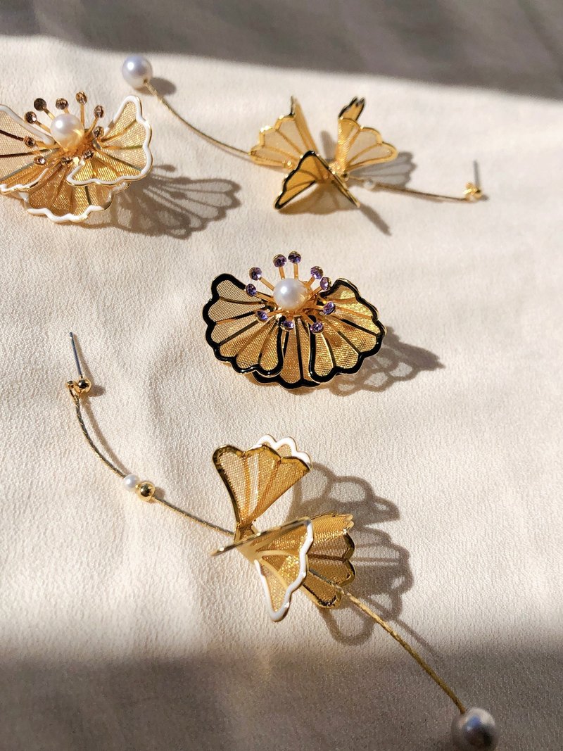 天鹅湖系列- LAST DANCE 不对称款 珍珠耳环 新年礼物 黑白可混搭 - 耳环/耳夹 - 其他金属 白色