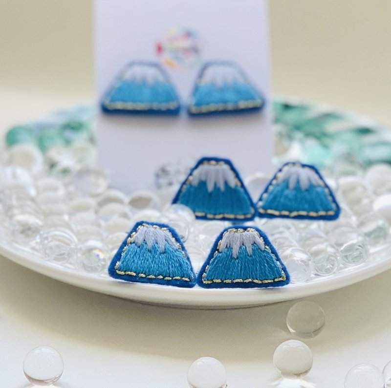 富士山刺绣耳环 - 耳环/耳夹 - 绣线 