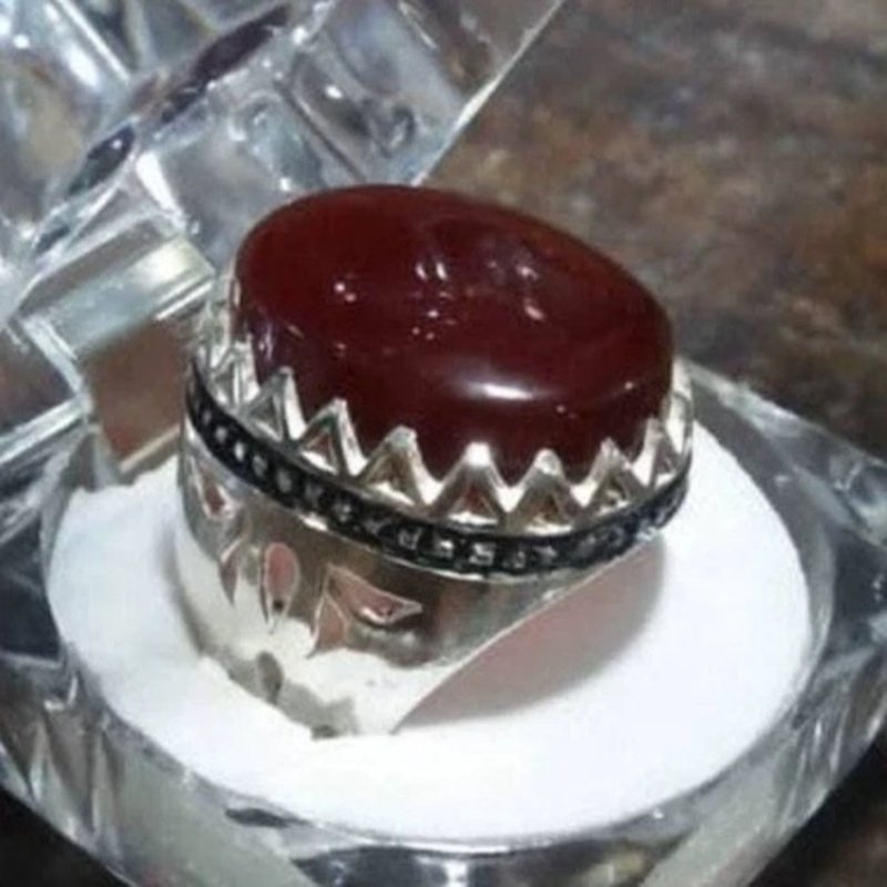 正宗褐红也门尼亚盖石 (Aqeeq Haqeeq Akik Agate) - 红色亚盖石 (Surkh Aqeeq Lal Aqeeq) - 也门亚盖石 (Yamani Aqeeq) - 戒指 - 宝石 红色