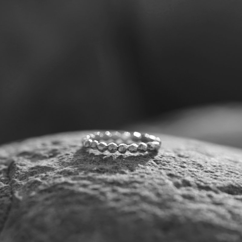 棱石子戒 线戒-纯银 - 戒指 - 贵金属 银色