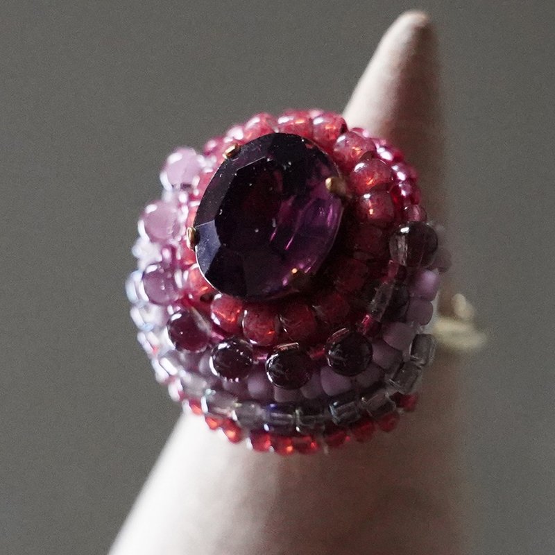Talkative ring 96 free size bead embroidery ring purple burgundy - 戒指 - 塑料 紫色