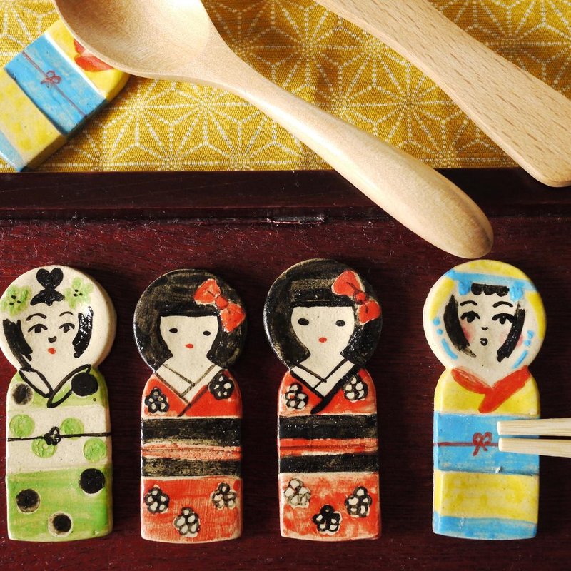 Kokeshi chopstick rest [Red] - 筷子/筷架 - 陶 红色