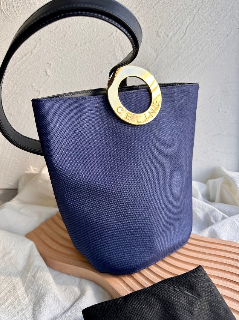 稀有中古品Vintage Celine 牛仔蓝麻料大金环水桶包 - 束口袋双肩包 - 真皮 