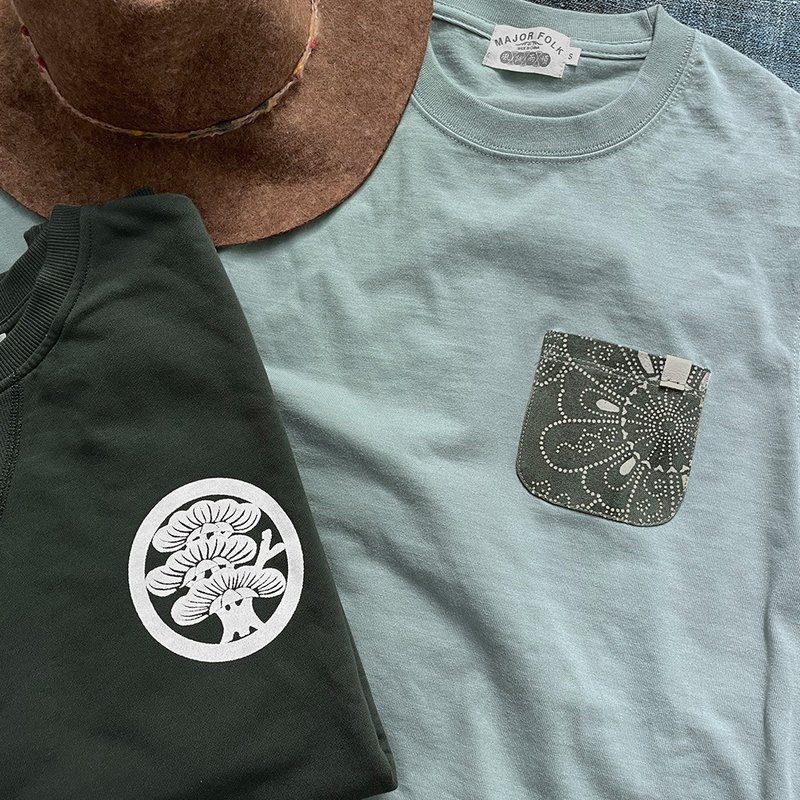 Major Folk│型染印花口袋拼接皮标白绿色复古花卉短袖TEE - 男装上衣/T 恤 - 棉．麻 