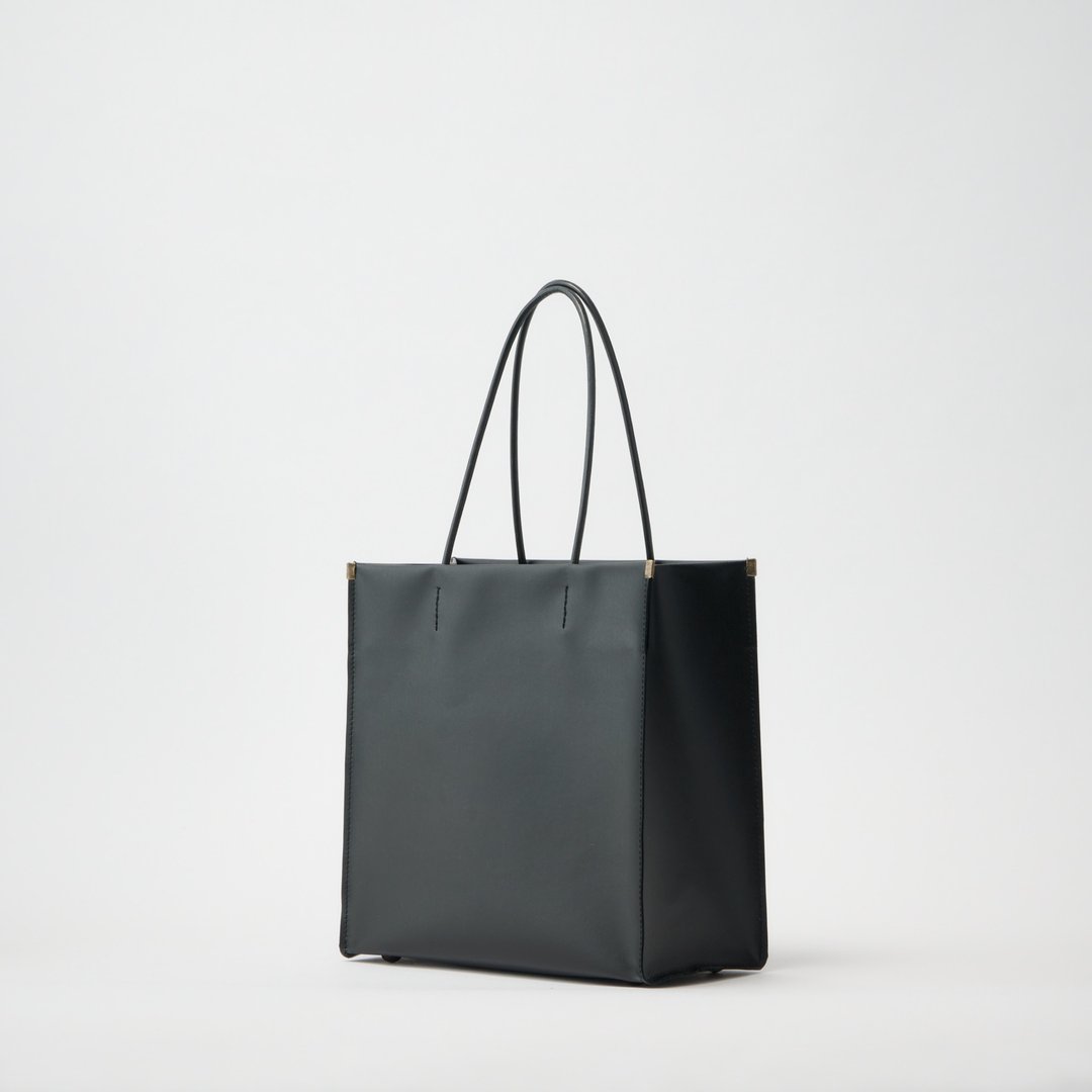【shopper square black】托特包/纸袋风/ રaminated canvas/皮革提把/简约/防磨脚钉/可自行站立 - 手提包/手提袋 - 棉 黑色