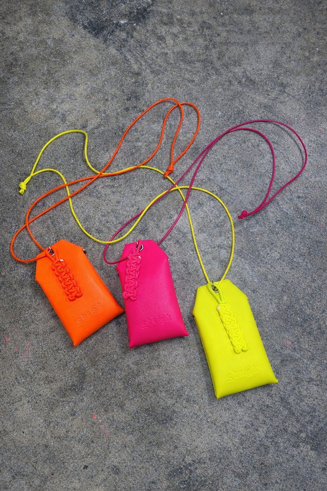 neon omamori necklace (CJ26003) Official Store Exclusive - 项链 - 真皮 多色