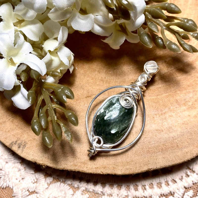 能量水晶项链-麓然-绿龙晶、水晶灵摆项链、艺术编织 - 项链 - 石头 绿色