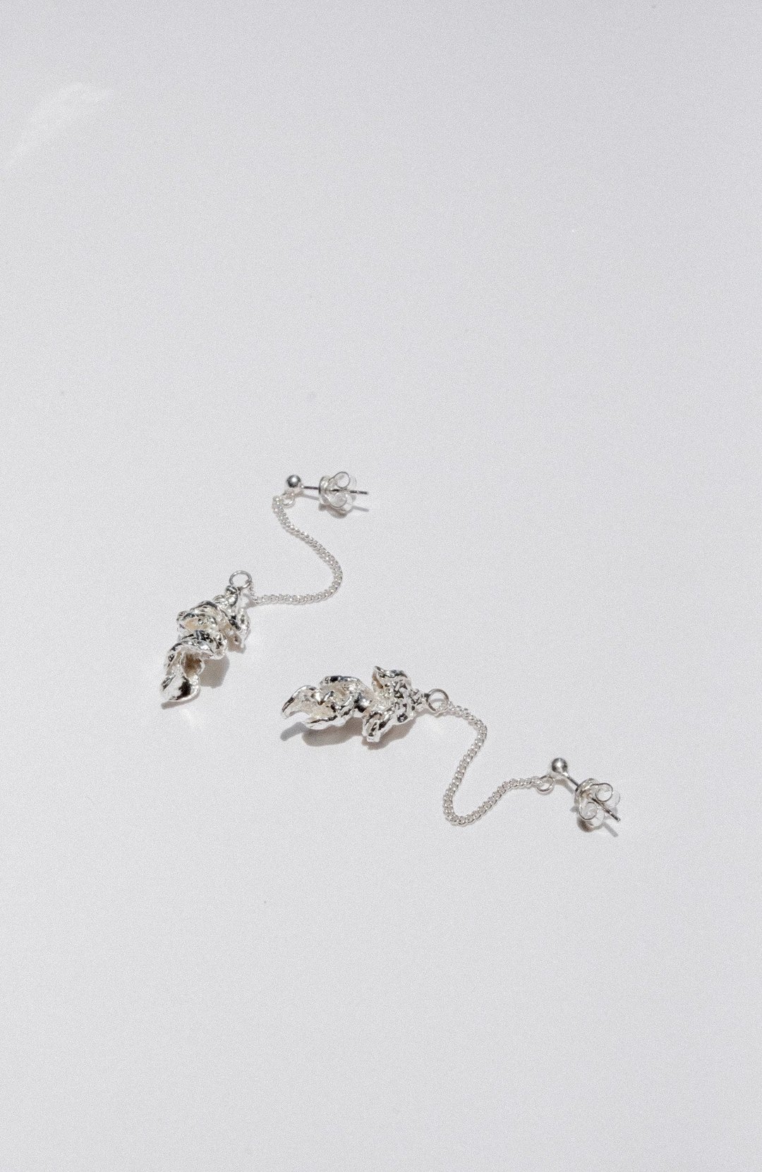 Mira Drop Earring 繁花潮水耳坠 - 耳环/耳夹 - 纯银 银色