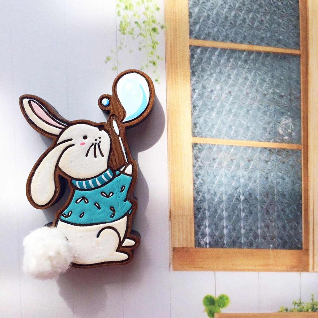Wooden brooch rabbit blowing balloons - 胸针 - 木头 多色