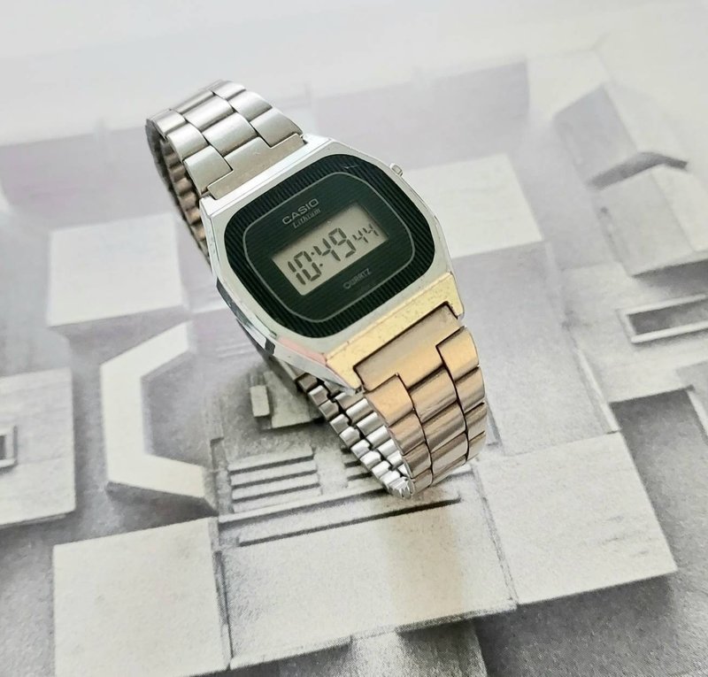 普普年代 太空风格 CASIO女用不锈钢电子古董表 - 女表 - 其他金属 