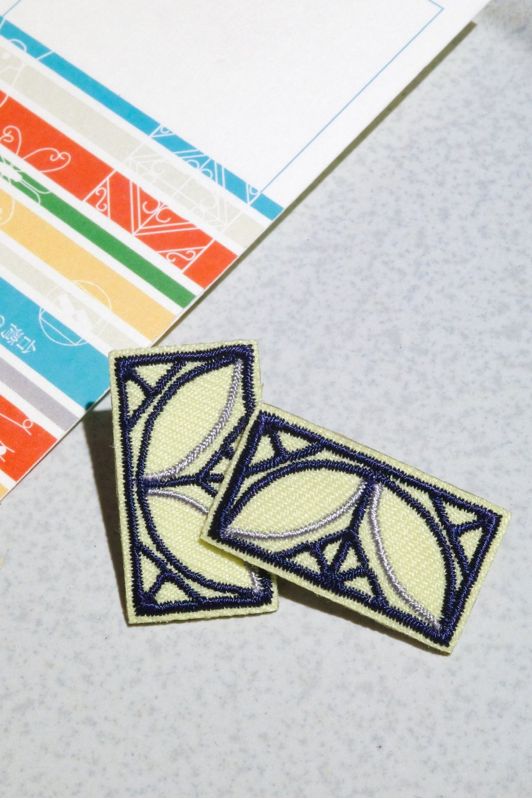 刺绣耳环 —铁窗花 薄黄— - 耳环/耳夹 - 绣线 黄色