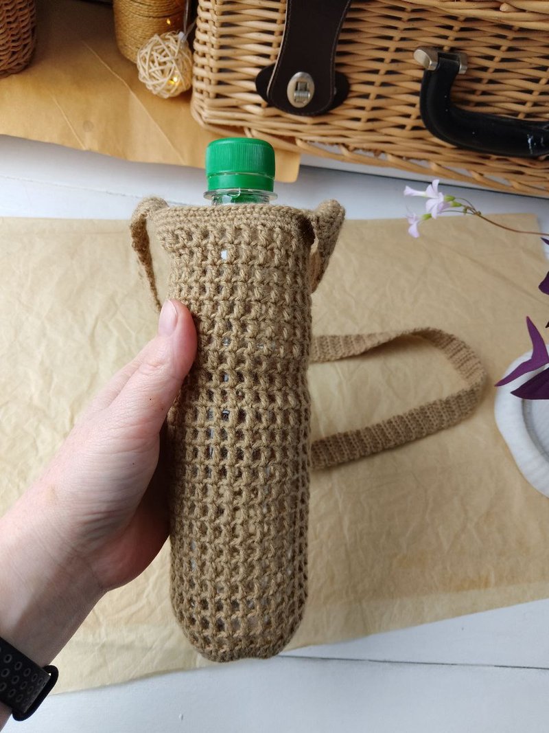 遛狗用的瓶袋。肩上挎着一个小水袋。水袋。 - 随行杯提袋/水壶袋 - 棉．麻 咖啡色