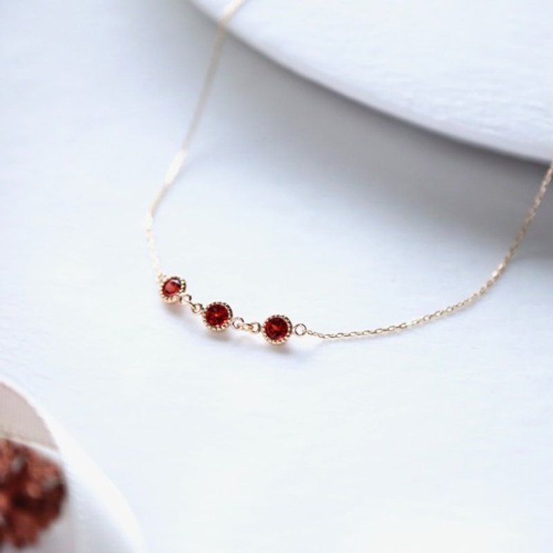 [Sot to] K10 项链【精巧三颗石榴石】 - 项链 - 宝石 