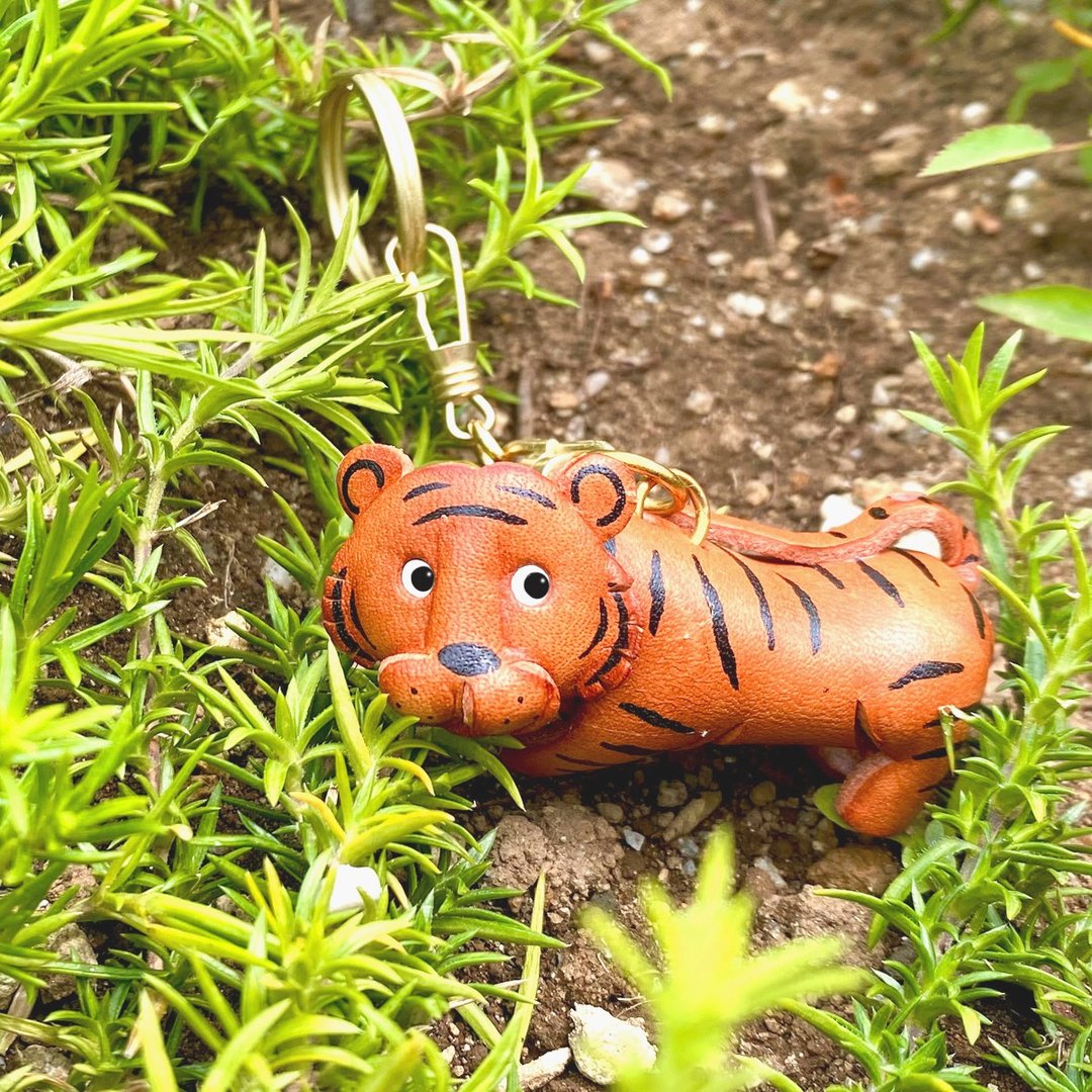 TIGER animal zoo Handmade Leather keychain  VANCA - 钥匙链/钥匙包 - 真皮 咖啡色