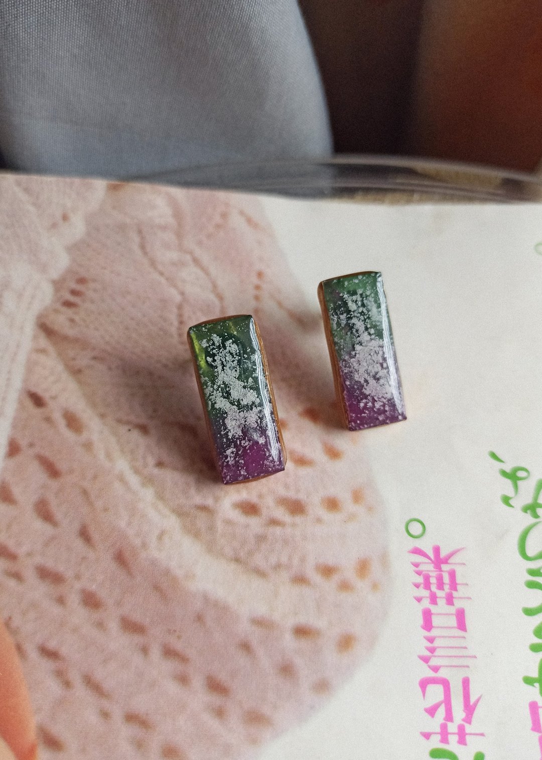 相对 - 雪花复古色调 贴耳 耳环 树脂耳饰 - 耳环/耳夹 - 树脂 多色