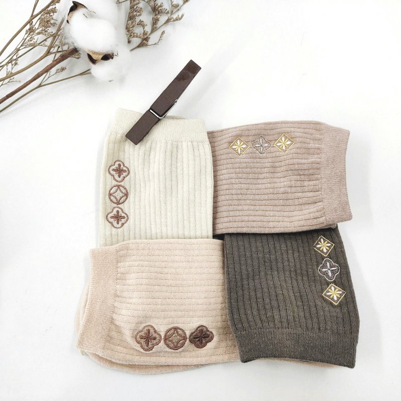 //原创刺绣// 窗花系列3 /4纯棉坑条刺绣女袜 - 袜子 - 棉．麻 