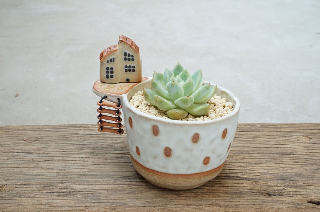 Plant pot with a houses,two tone,cactus,ceramics,pottery,handmade - 花瓶/陶器 - 陶 白色