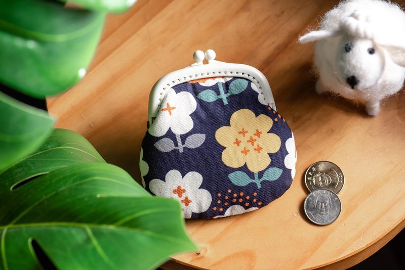 【小花朵朵】零钱包#小口金包#可爱#日系#收纳 - 零钱包 - 棉．麻 蓝色