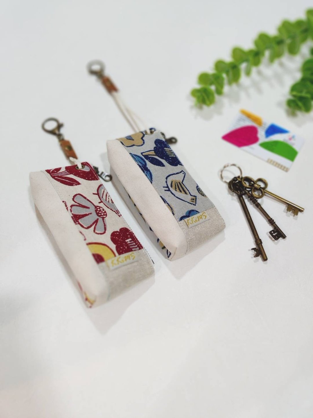【KTG/三角砖钥匙包(大)】花鸟涂鸦 日本布 帆布 悠游卡OK - 钥匙链/钥匙包 - 棉 多色